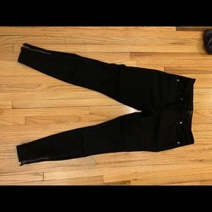 Forever21 black jegging ankle zipper size 25